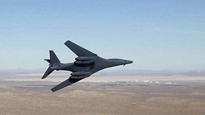 "Ракетный ливень" в Черном море лишит США стратегической авиации