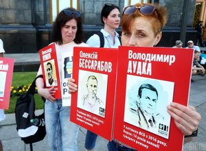 Матери пленных АТОшников поставили в пример Зеленскому «сепара» Захарченко