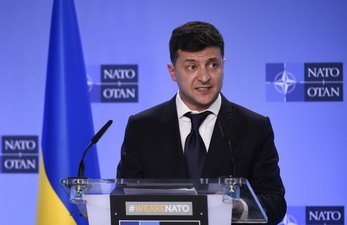 НАТО дало Зеленскому статус особого члена. Чем это обернётся