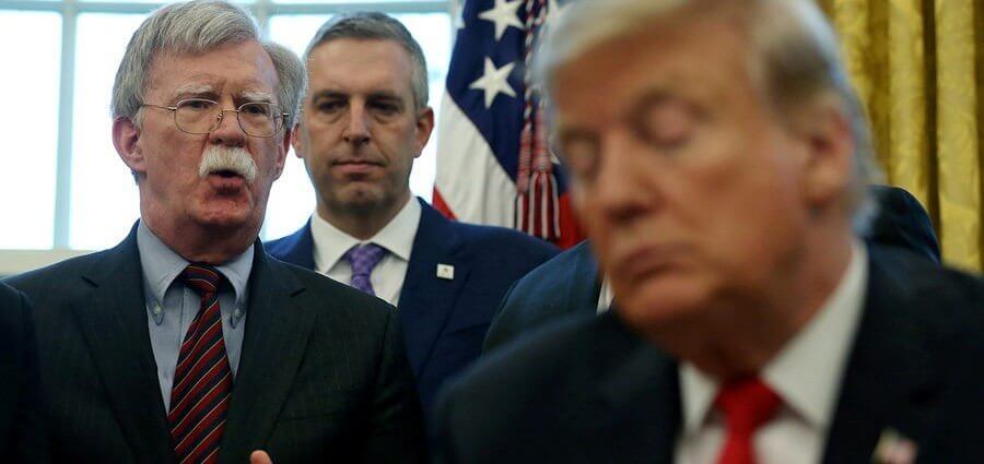 Болтон рассказал о причинах нежелания Трампа предоставлять военную помощь Киеву