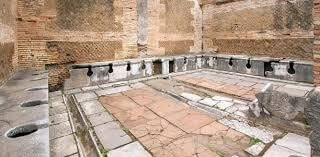 От сортира к демократии. И обратно