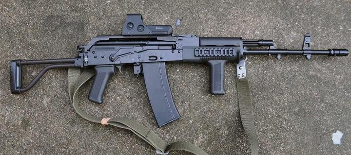 Какими автоматами вооружены бывшие советские республики