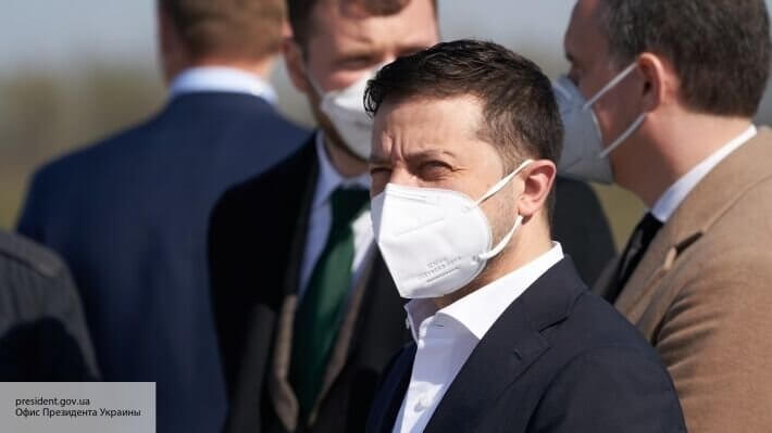 Полная капитуляция: Спивак заявил, что Зеленский подписал «акт о передаче Украины Западу»