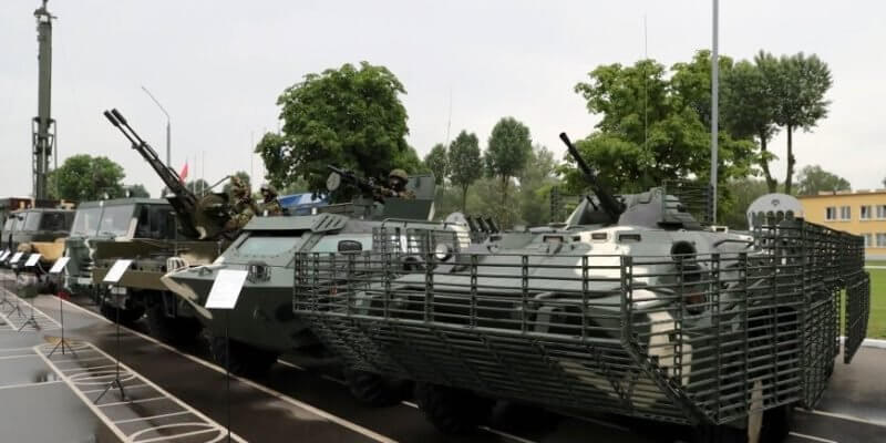 Лукашенко поручил расширить выпуск вооружений: от стрелкового оружия до ракет