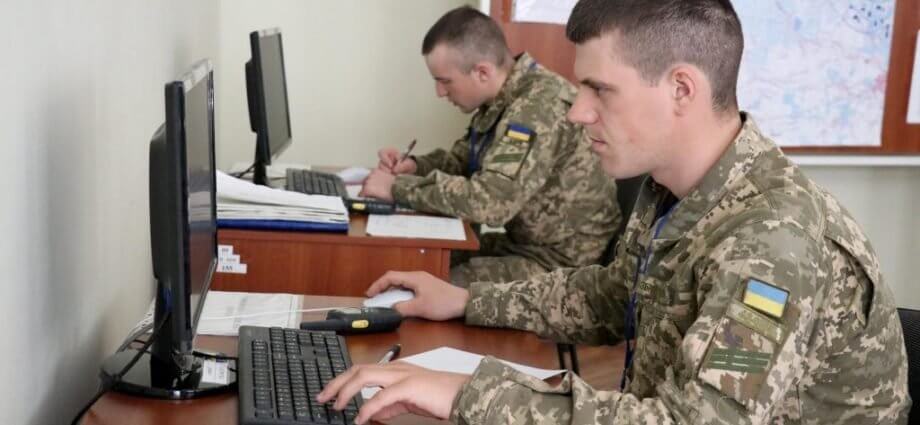 Раскрыты новые планы информационных диверсий украинских военных против Донбасса