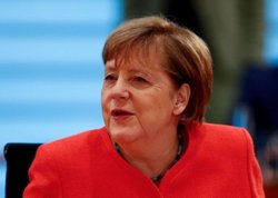 Меркель: надо учиться жить без лидерства США