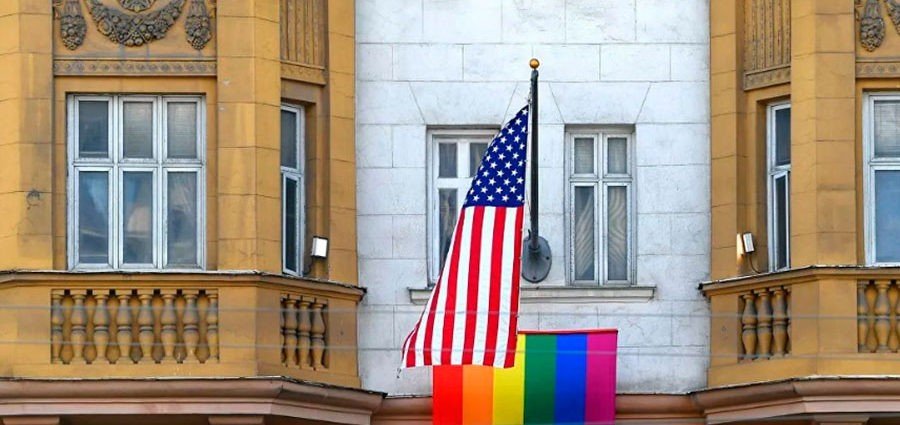 «Лучшая реклама поправок в Конституцию»: россияне высмеяли посольство США