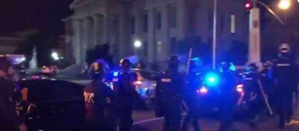 Протесты в США: в ход пошло огнестрельное оружие
