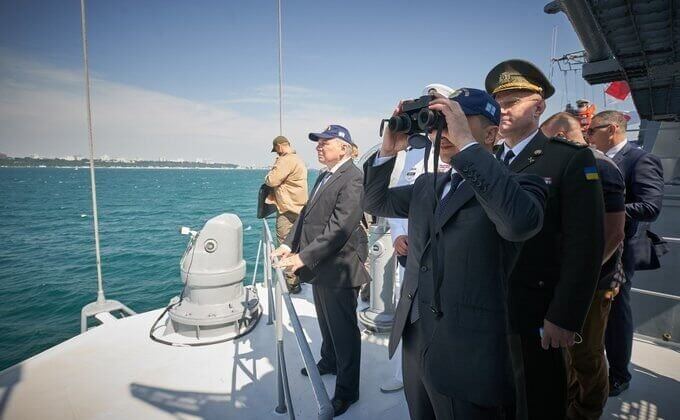 «Траурный день для Военно-морских сил Украины»: Зеленский убедился в бесполезности флота