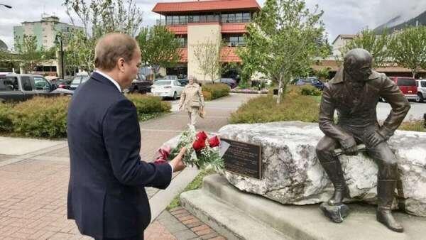 "Причиняет боль по сей день": На Аляске захотели убрать памятник правителю Русской Америки