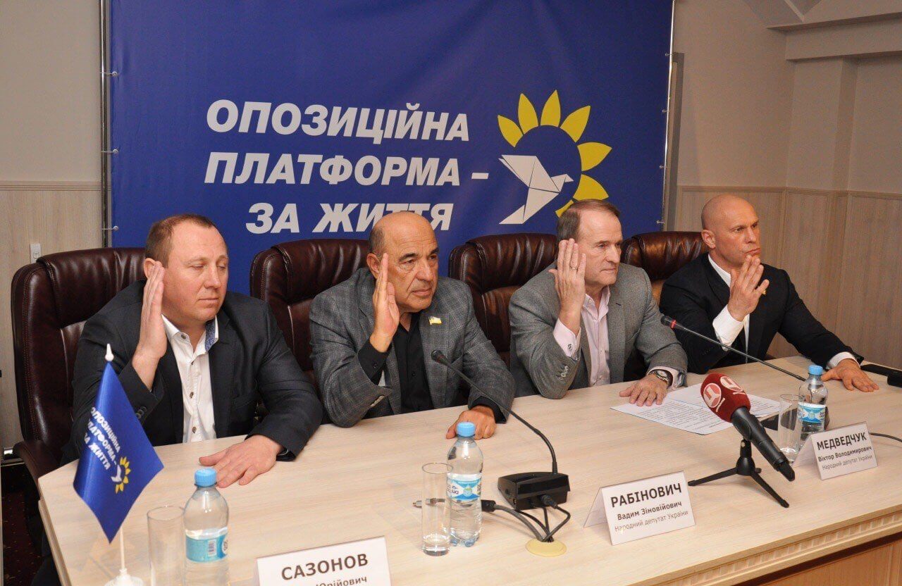 Марш шапочек из фольги