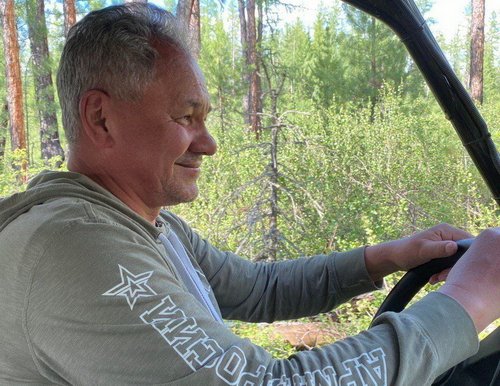 Шойгу сфотографировали на отдыхе - куда уехал министр обороны