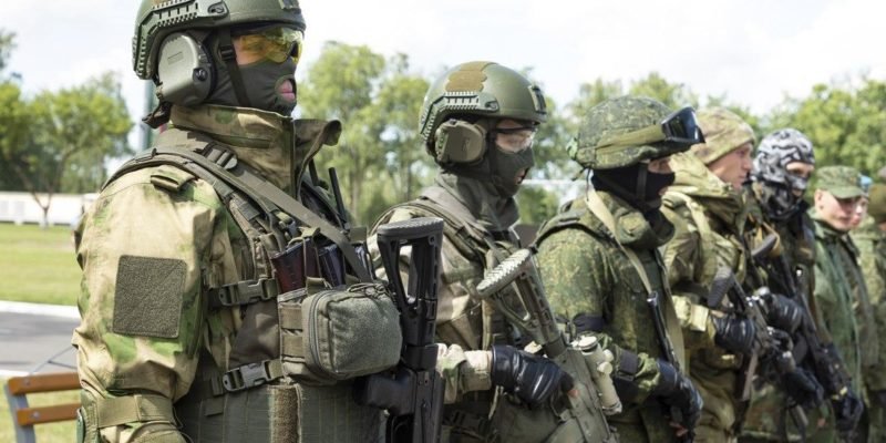 Новая форма, снайперские винтовки: спецназ показал Лукашенко обновки