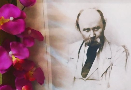 Здобуття: в Одессе общественный туалет оформили портретами Тараса Шевченко