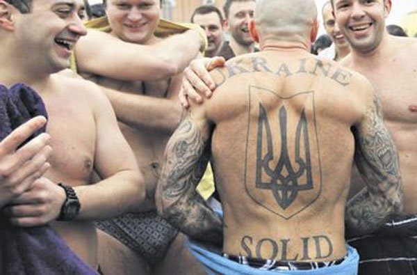 Вчера террористы зверствовали на Донбассе, а сегодня их руки крепко держат за горло Украину