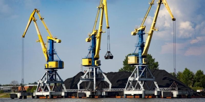 ЕС подтолкнул к краю падающие порты Латвии