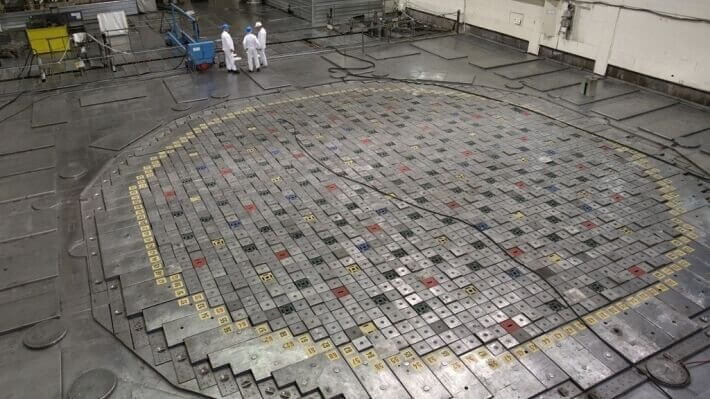 Запуск БелАЭС провоцирует войну олигархов Украины