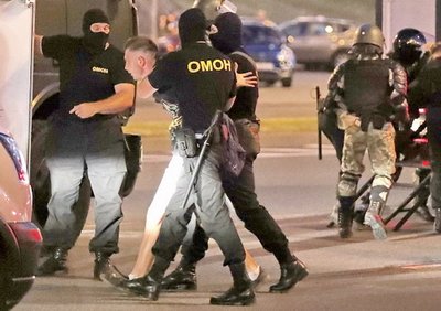 Лукашенко выпускает арестованных майданщиков - дрогнул перед Западом как Янукович?