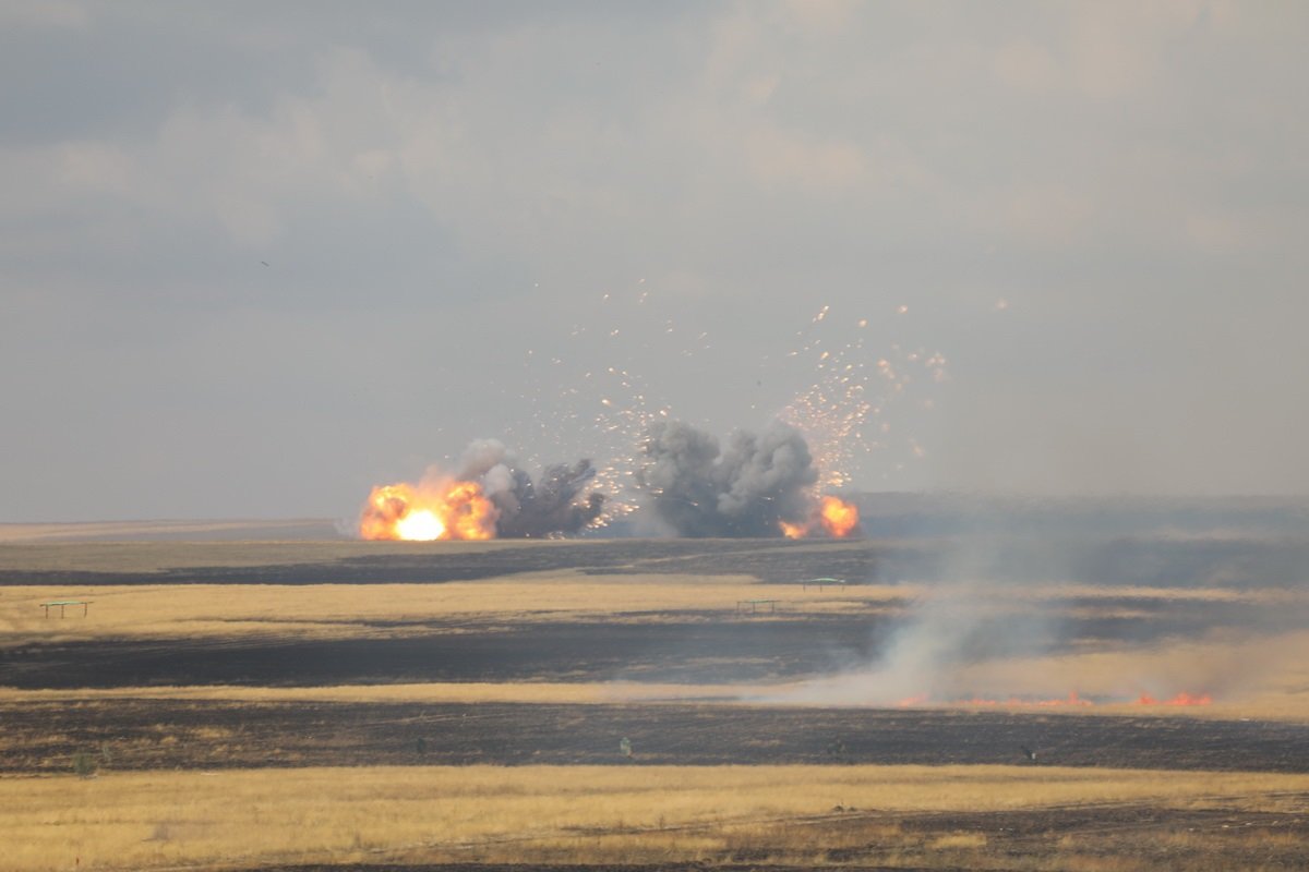 Под Оренбургом «Солнцепёки» и «Метеоры» устроили огненную феерию