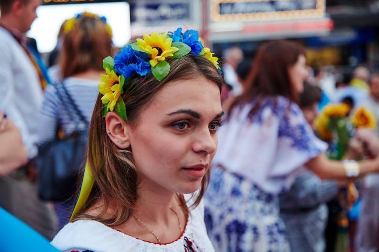 Гарные хохлушки. Украинки в москве. Украинки приезжают. Болельщицы сборной украины. Украинки приезжают.