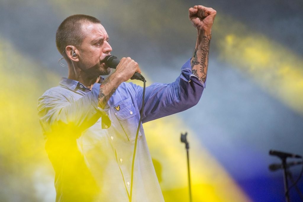 Почему автор песни «Воины света» не спешит на Беломайдан под дубинки ОМОНа