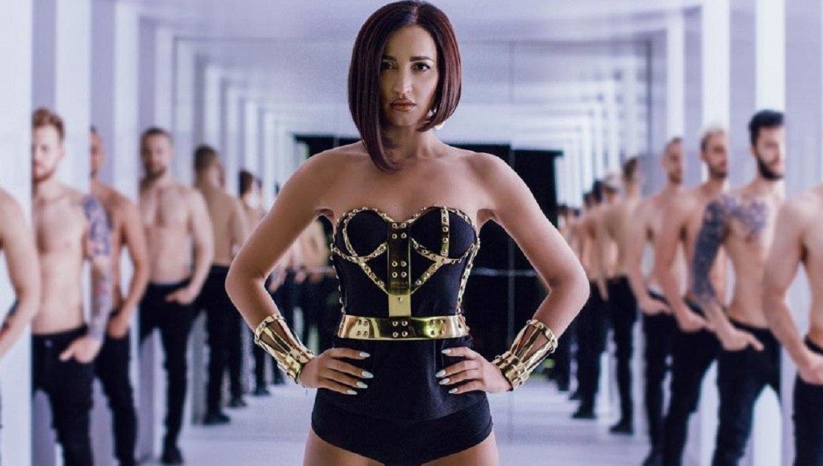 «Если Навальный умрет, надо валить». Шнуров и Бузова осудили Кремль