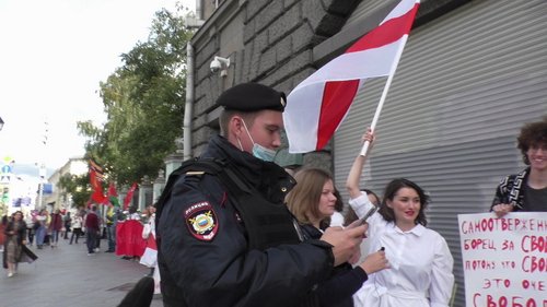 Шабаш под флагами белорусских полицаев собирается в Москве при поддержке Ходорковского