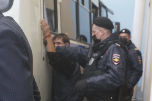 На блогера Сергея Рулёва напали в Москве во время пикета Беломайдана