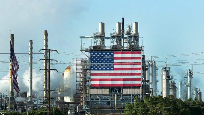 США хотят запретить покупать нефть из России