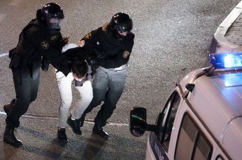 Инаугурация Лукашенко спровоцировала новый виток протестов: ОМОН жестко зачищает Беломайдан