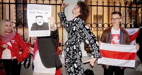 Агрессия нарастает: Драка на пикете Беломайдана в Москве