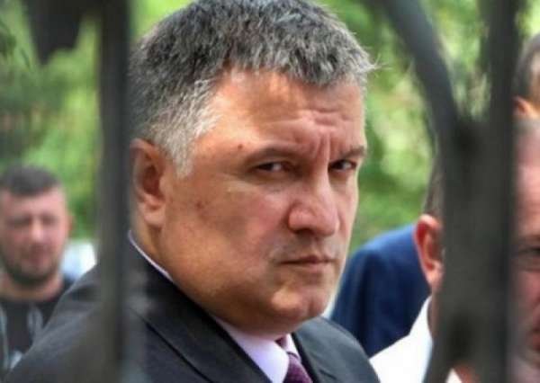 Чтобы избежать увольнения, Аваков делает ставку на «украинский ИГИЛ»