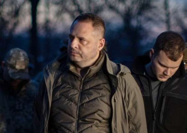 Россия требует убрать Ермака под угрозой обострения ситуации на Донбассе?