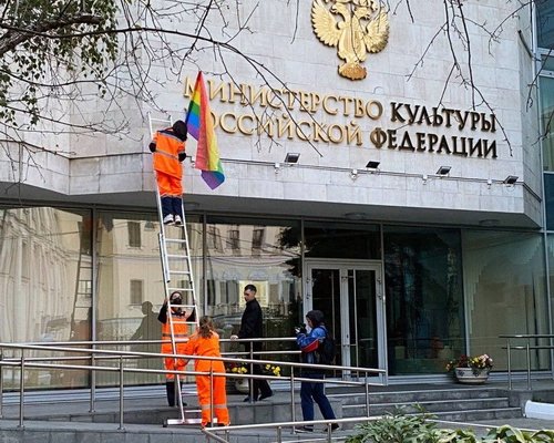 В день рождения Путина в Москве устроили гей-провокацию