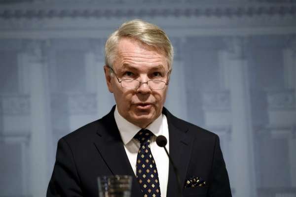 Главы МИД ЕС мелко обгадились с антироссийскими санкциями за спектакль с отравлением Навального