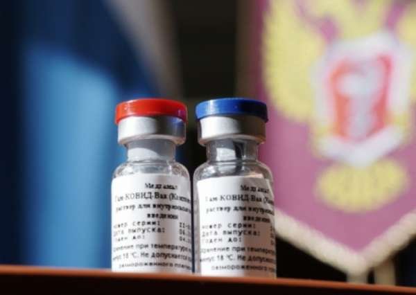 У Зеленского возмущены, что Россия хочет продать, а не отдать бесплатно вакцину от ковид-19