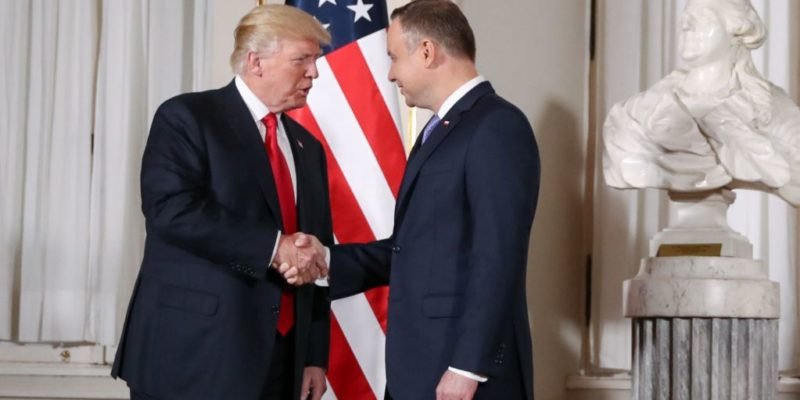 Польше придется заплатить США здоровьем своих граждан