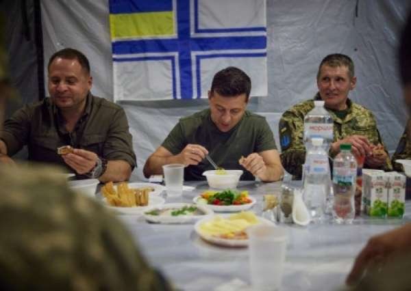 ВСУшники на обеде с Зеленским и Ермаком истекали слюной