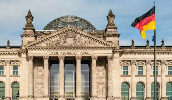 Предателей Родины просят выехать в Берлин: всё включено