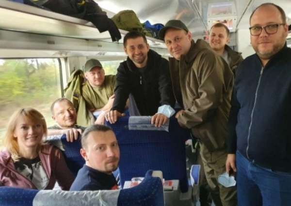 Женя и Давид едут на войну