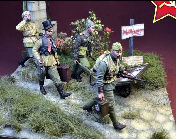 Как реагировать России на появление фигурок советских солдат-мародеров?