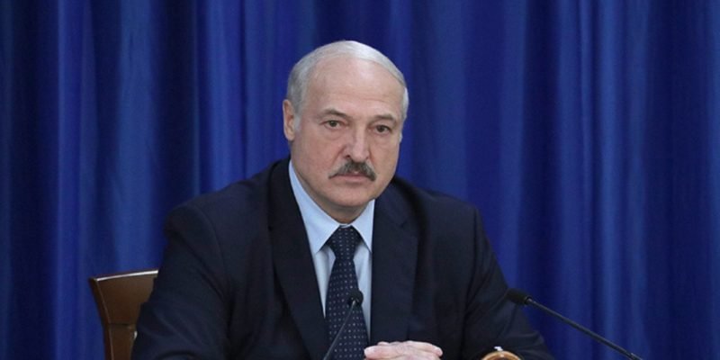 Лукашенко предупредил радикальных протестующих о жестком наказании: нам отступать некуда