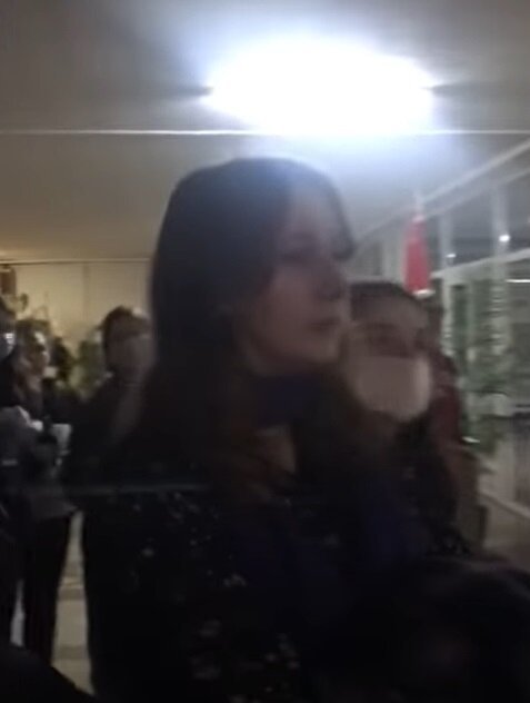 Растерянные лица студентов БГМУ. Им заблокировали пропуска и вычеркнули из состава учащихся ВУЗа