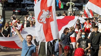 Политолог сравнил технологии «цветных революции» в Белоруссии и на Украине