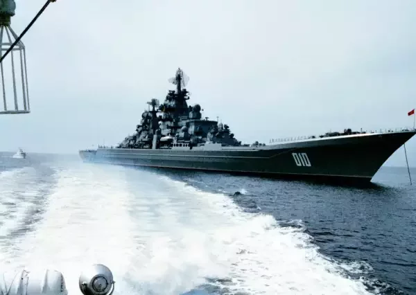 Шутка от китайцев: «В сторону корабля СССР с авианосца США взлетают 50 самолетов, а возвращается один»