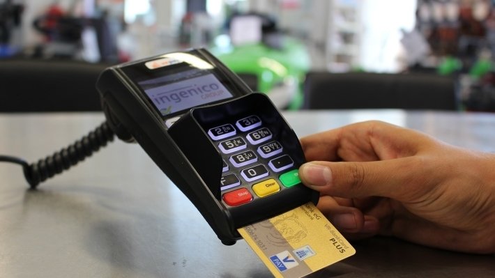 Эксперт рассказал, как россиянам избежать блокировки банковских карт