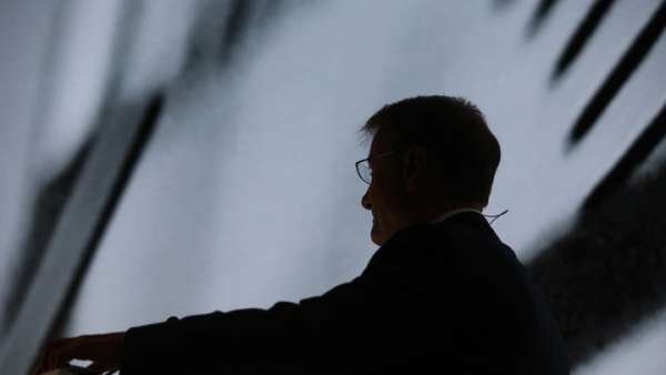 Греф, остановись: Хозяин Сбера подминает под себя СМИ