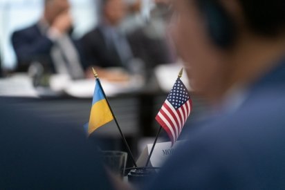 Возле посольства США проходит протест против внешнего влияния на Украину