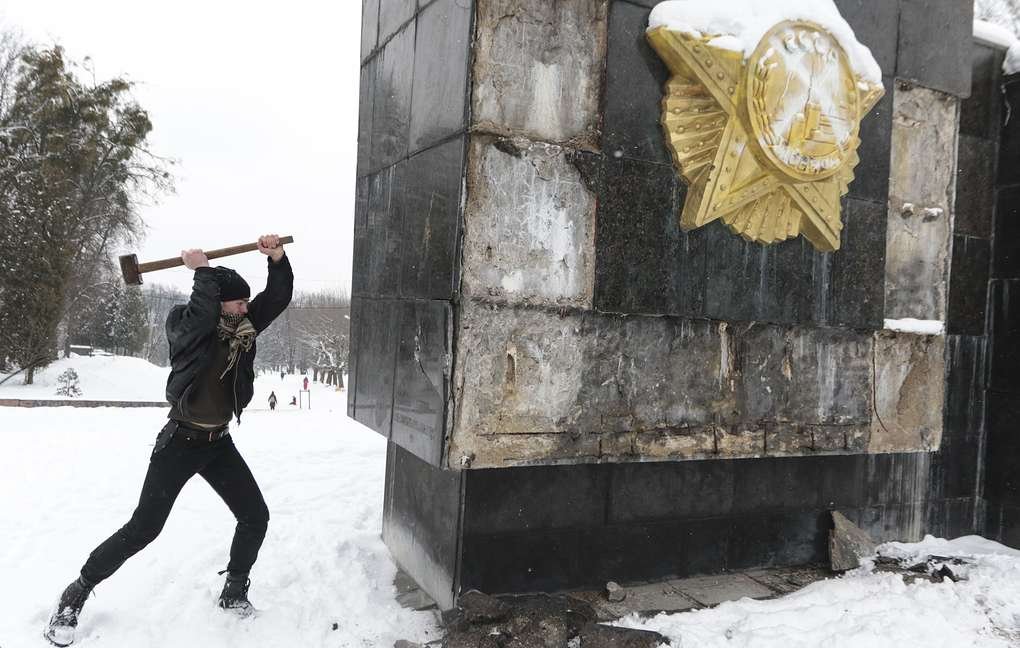 Казахстан идёт по пути бандеровской Украины