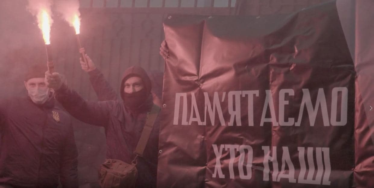 Украина: Если постоянно называть человека свиньей, он захрюкает